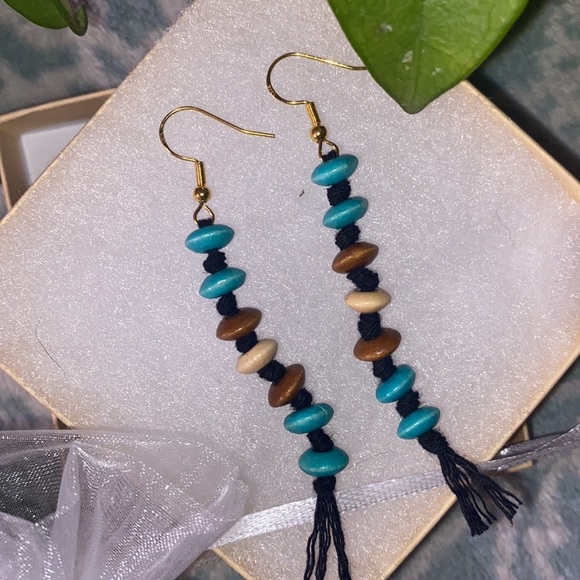 Southwestern Hand Crafted Macrame Tassel Fringe Earrings Wood Beaded Accents - Picture 3 of 8